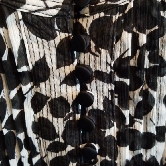 Black and white George sheer with buttons - Picture 2 of 2
